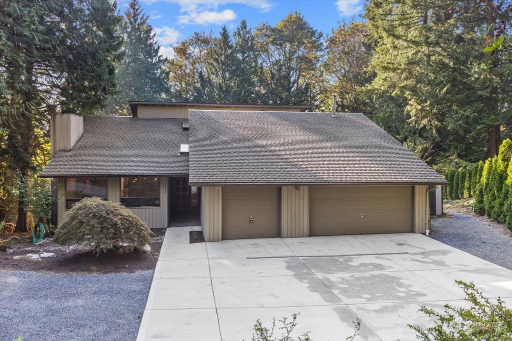 Photo of 14725 247th Place SE, Issaquah, WA 98027 (MLS # 2007690)