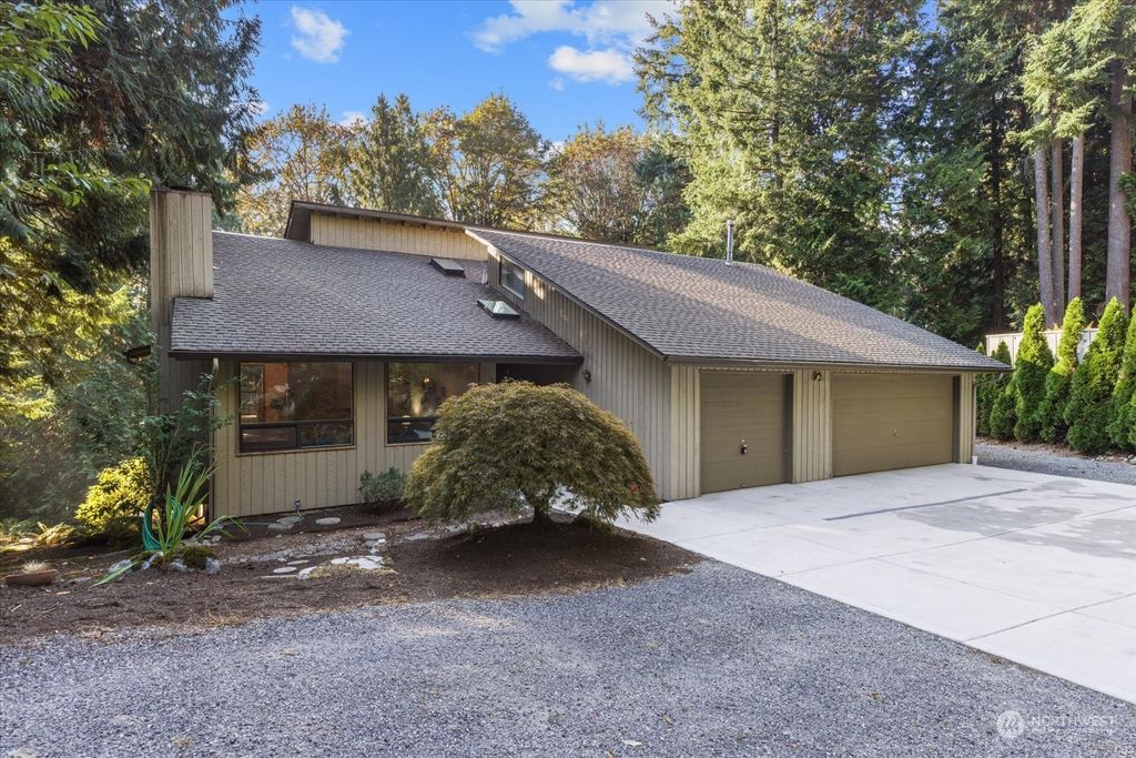 Photo of 14725 247th Place SE, Issaquah, WA 98027 (MLS # 2007690)