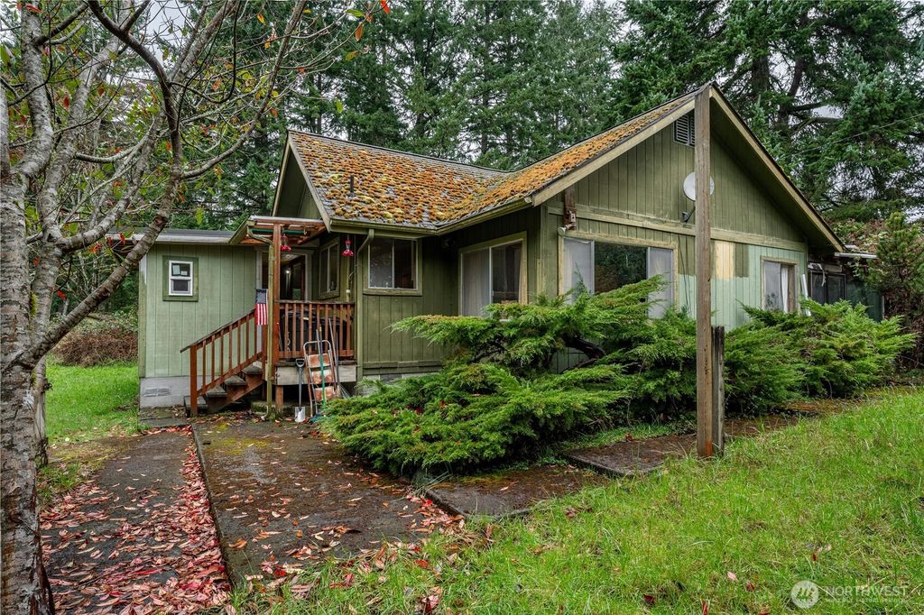 Photo of 402 E Madrona Boulevard NW, Lakebay, WA 98349 (MLS # 2492798)
