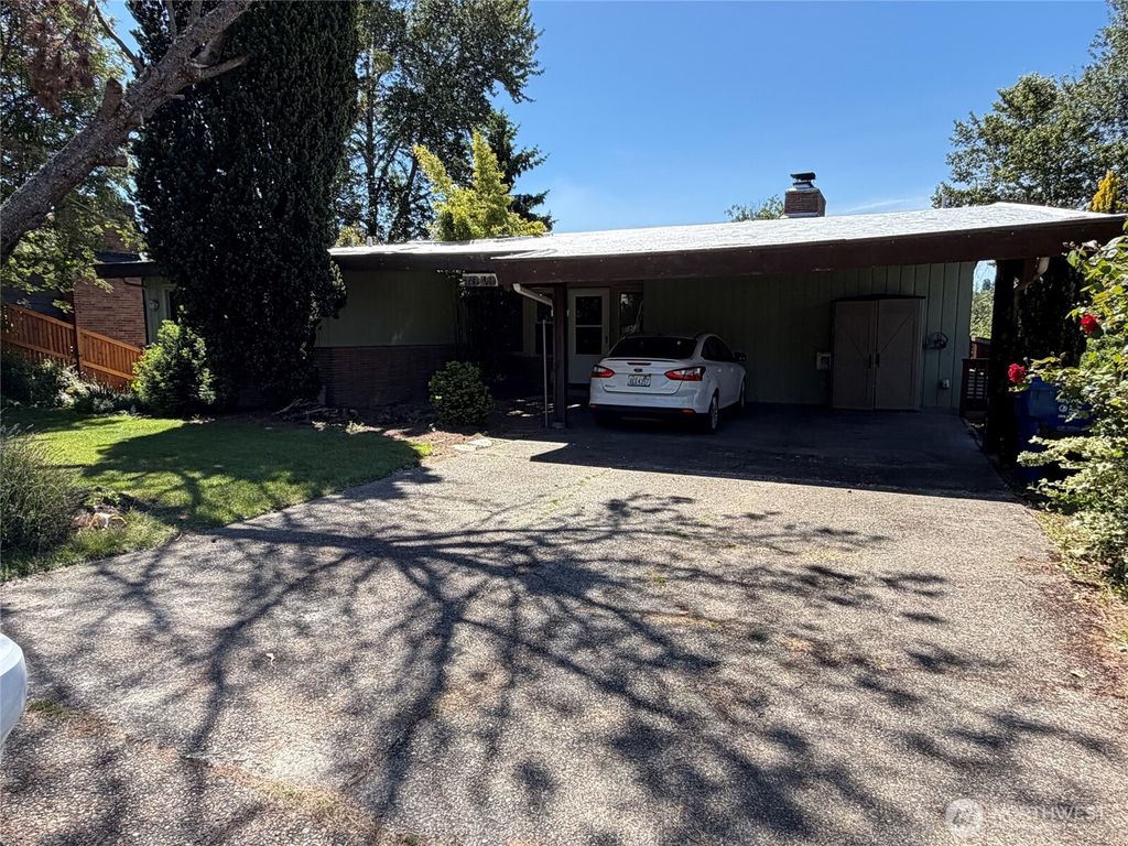 Photo of 7949 20th Avenue SW, Seattle, WA 98106 (MLS # 2528710)