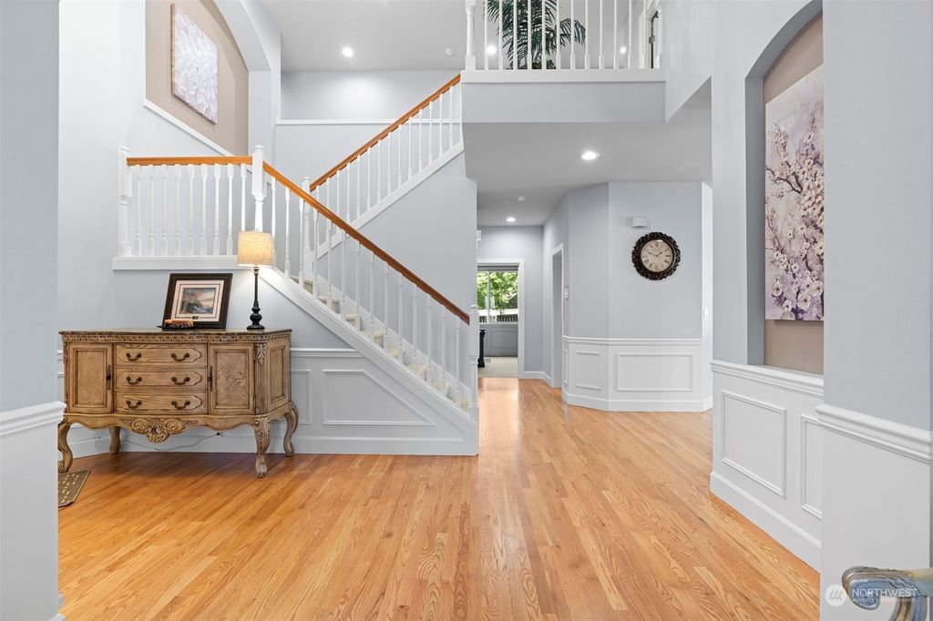 Photo of 412 210th Place SE, Sammamish, WA 98074 (MLS # 2161954)