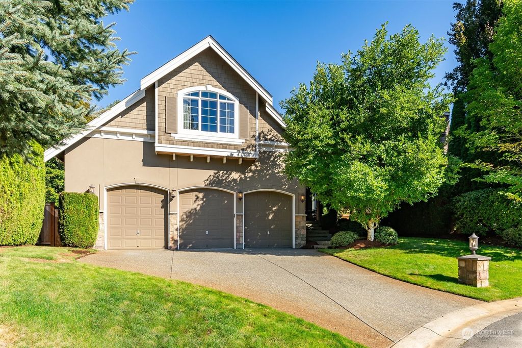 Photo of 412 210th Place SE, Sammamish, WA 98074 (MLS # 2161954)