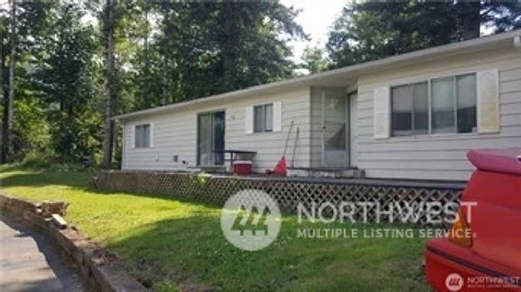 Photo of 41620 Mountain View Place E, Gold Bar, WA 98251 (MLS # 2329246)