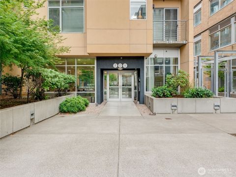 Photo of 701 Columbia Street #414, Vancouver, WA 98660 (MLS # 2519428)
