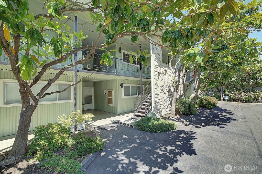 Photo of 1020 5th Avenue S #13, Edmonds, WA 98020 (MLS # 2407371)