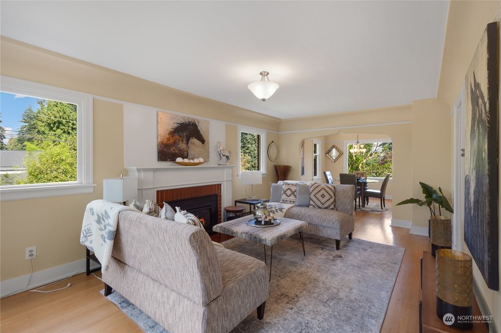 Photo of 8512 30th Avenue NE, Seattle, WA 98115 (MLS # 2286929)