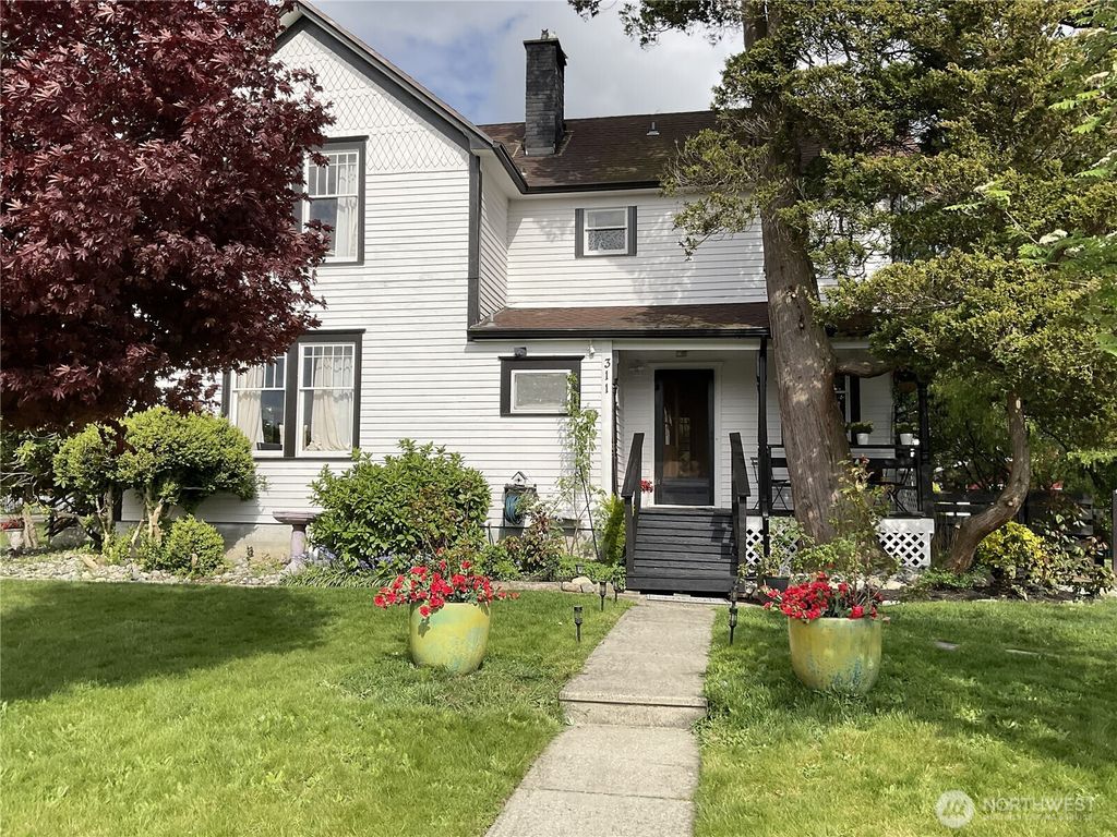 Photo of 311 Cherry Street, Blaine, WA 98230 (MLS # 2515487)