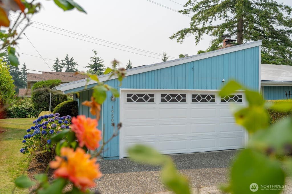 Photo of 19505 45th Avenue NE, Lake Forest Park, WA 98155 (MLS # 2564146)