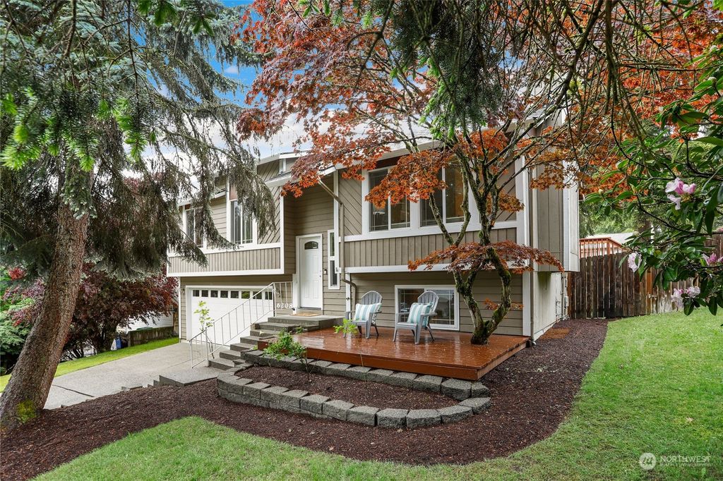 Photo of 16208 NE 107th Court, Redmond, WA 98052 (MLS # 2241966)