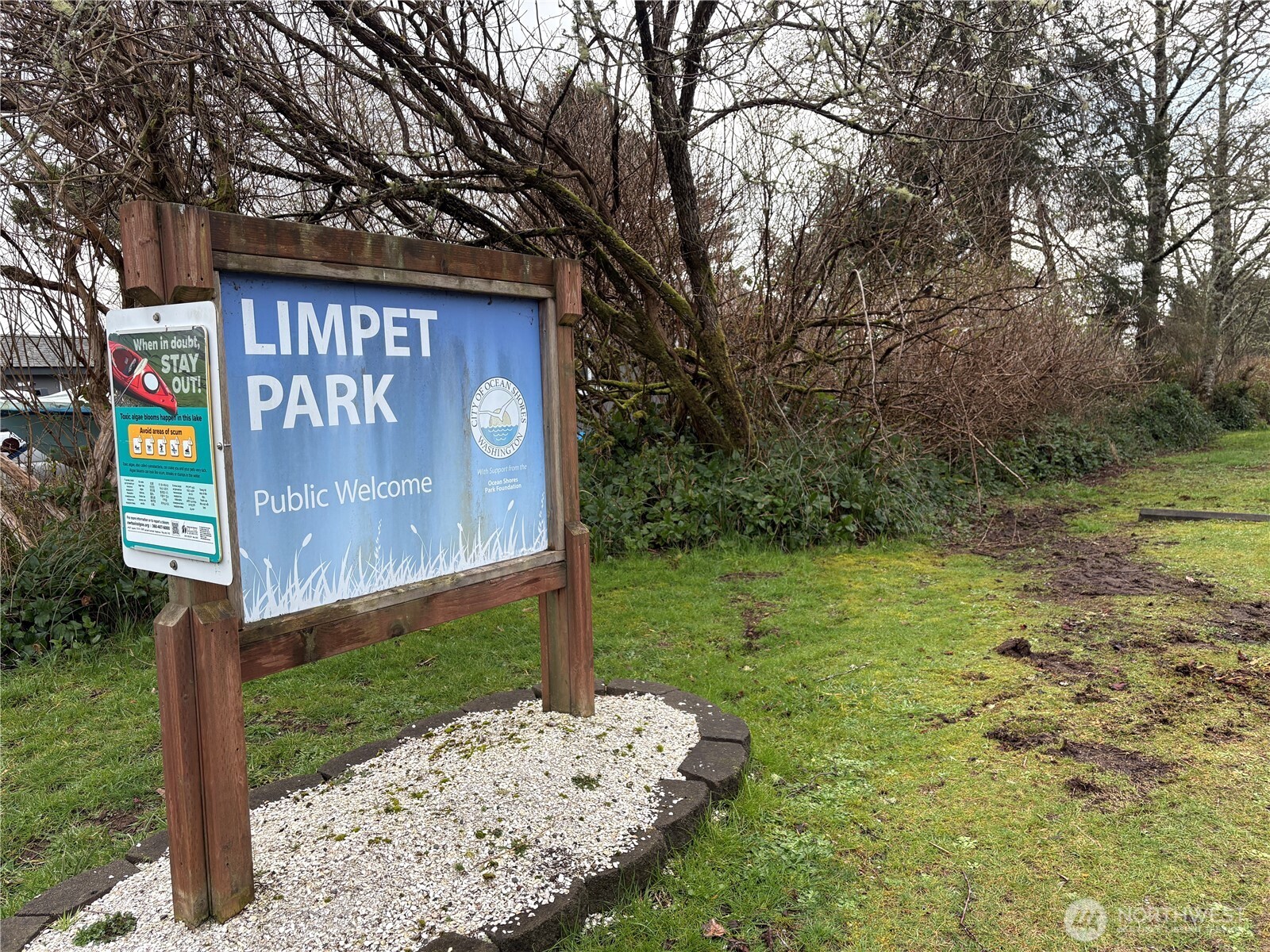 681 Duck Lake Drive NE