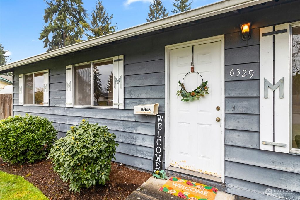 Photo of 6329 Sycamore Place, Everett, WA 98203 (MLS # 2215056)