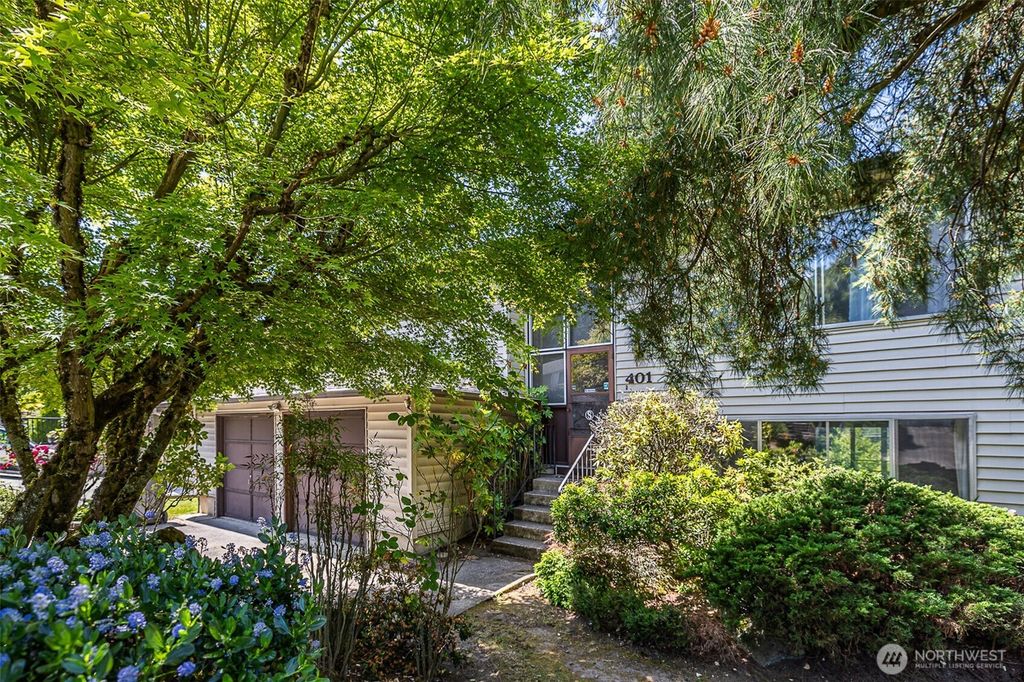 Photo of 401 S 26th Street, Renton, WA 98055 (MLS # 2391519)