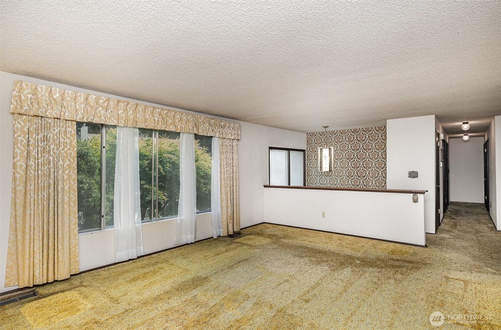 Photo of 401 S 26th Street, Renton, WA 98055 (MLS # 2391519)