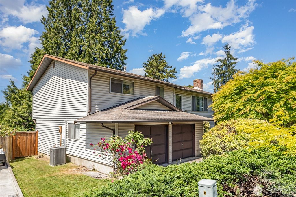 Photo of 401 S 26th Street, Renton, WA 98055 (MLS # 2391519)