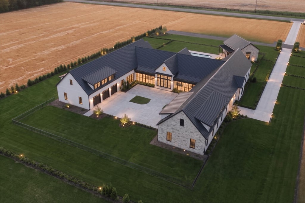 Photo of 302 Stolen Horse Court, Walla Walla, WA 99362 (MLS # 2597729)