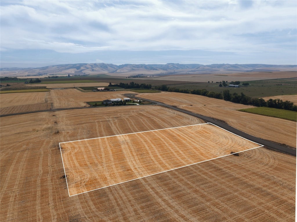 Photo of 302 Stolen Horse Court, Walla Walla, WA 99362 (MLS # 2597729)