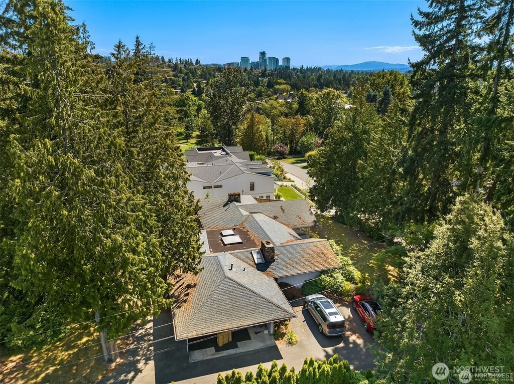 Photo of 7836 NE 14th Street, Medina, WA 98039 (MLS # 2404410)
