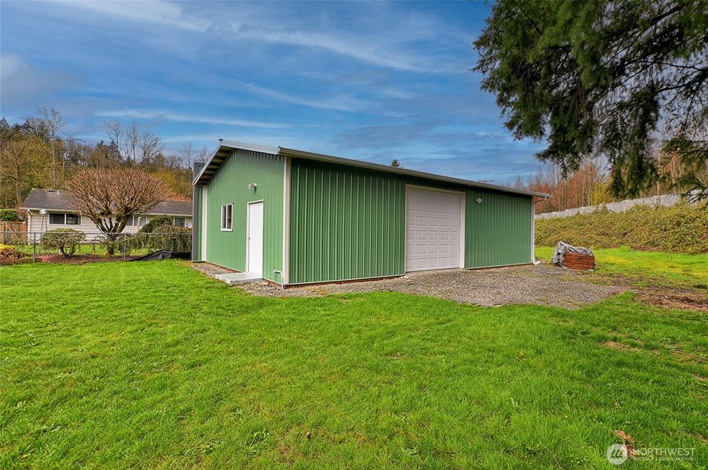 Photo of 3932 SE 10th Place, Renton, WA 98058 (MLS # 2354613)