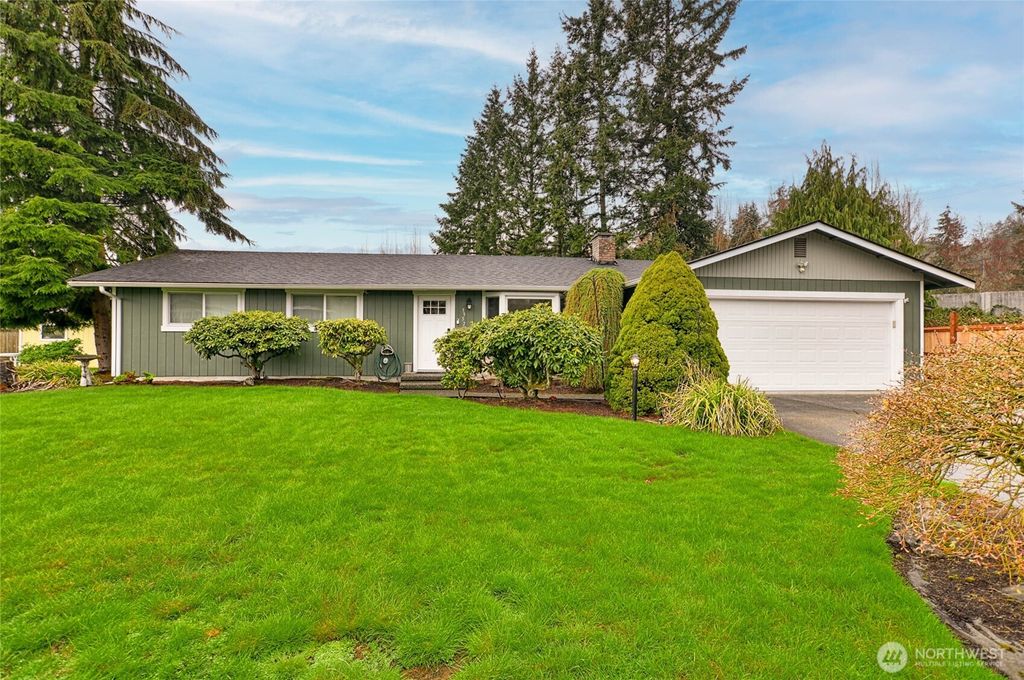 Photo of 3932 SE 10th Place, Renton, WA 98058 (MLS # 2354613)