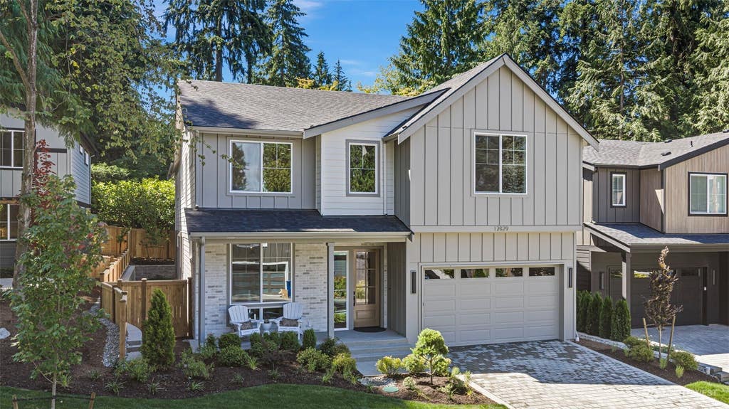 Photo of 12829 NE 78th Place, Kirkland, WA 98033 (MLS # 2552190)