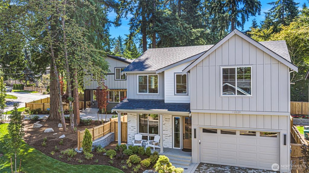 Photo of 12829 NE 78th Place, Kirkland, WA 98033 (MLS # 2552190)