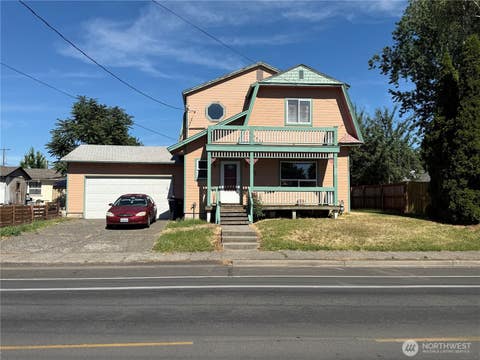 Photo of 305 S Roosevelt Street, Walla Walla, WA 99362 (MLS # 2538621)
