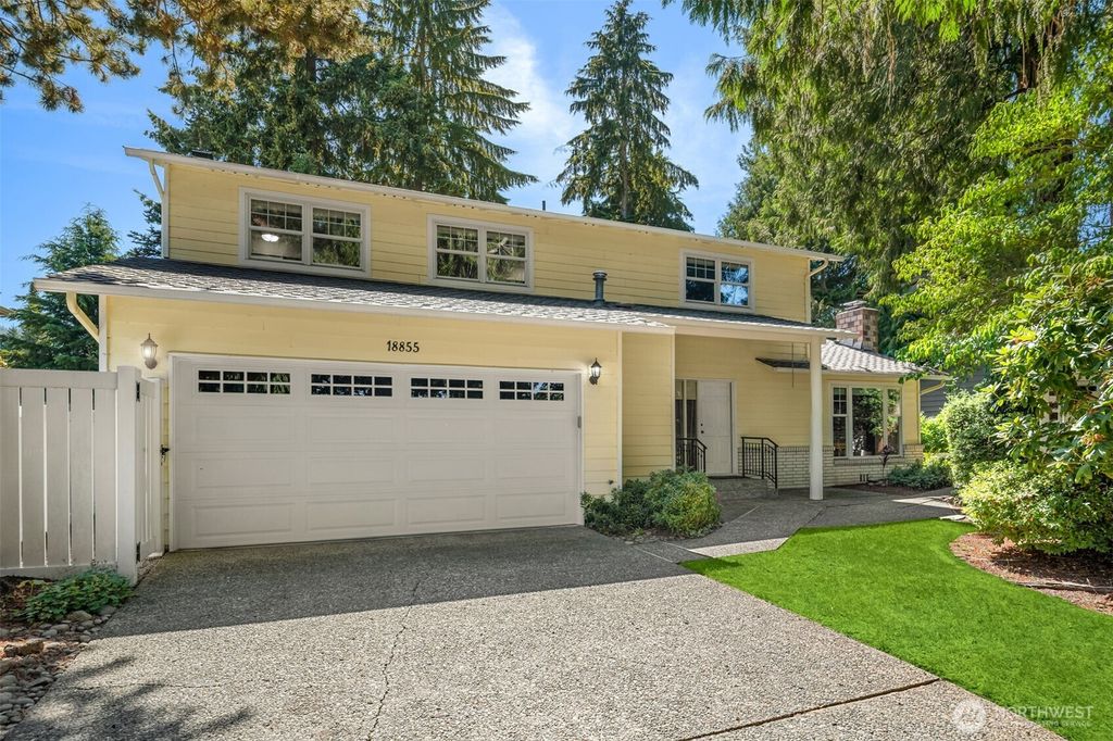 Photo of 18855 SE 42nd Street, Issaquah, WA 98027 (MLS # 2545710)