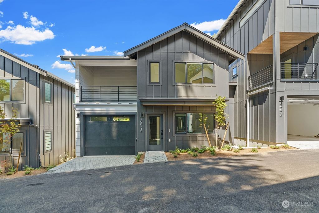 Photo of 10048 Ravenna Avenue NE #B, Seattle, WA 98125 (MLS # 2141943)