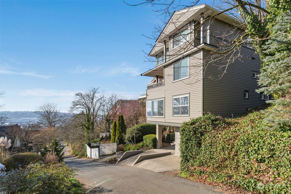 Photo of 104 NW 47th Street, Seattle, WA 98107 (MLS # 2203514)