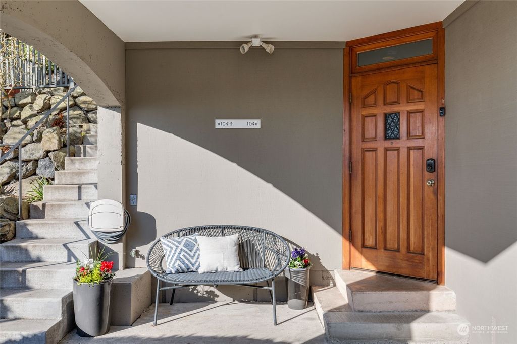 Photo of 104 NW 47th Street, Seattle, WA 98107 (MLS # 2203514)