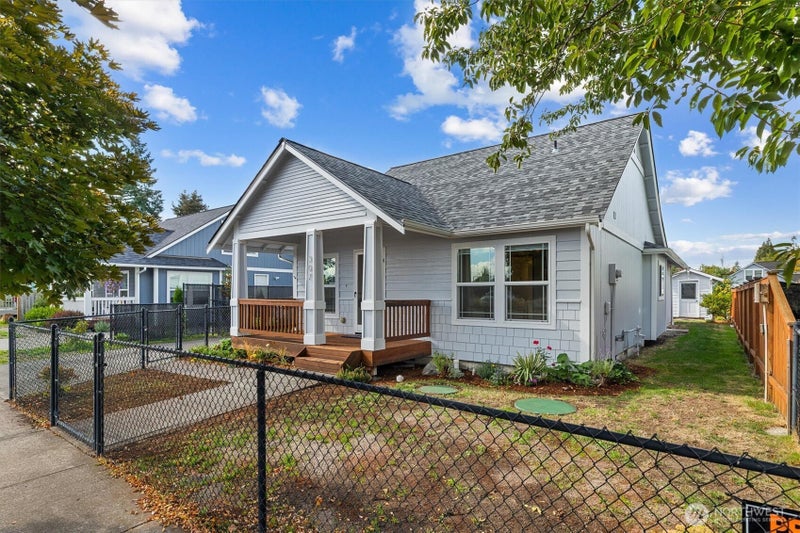 307 Solberg Street NW