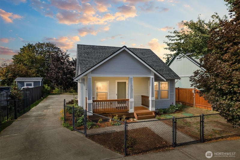 307 Solberg Street NW