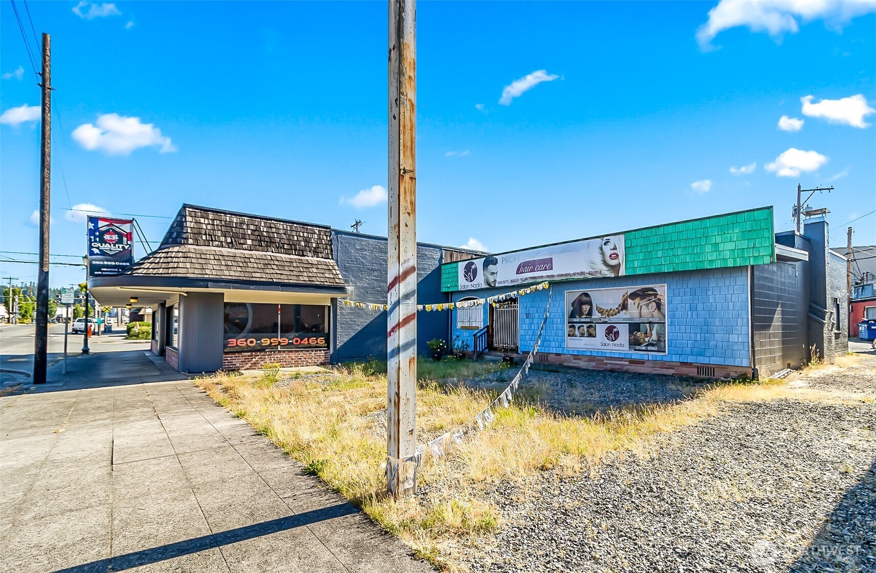 123 N Lewis Street