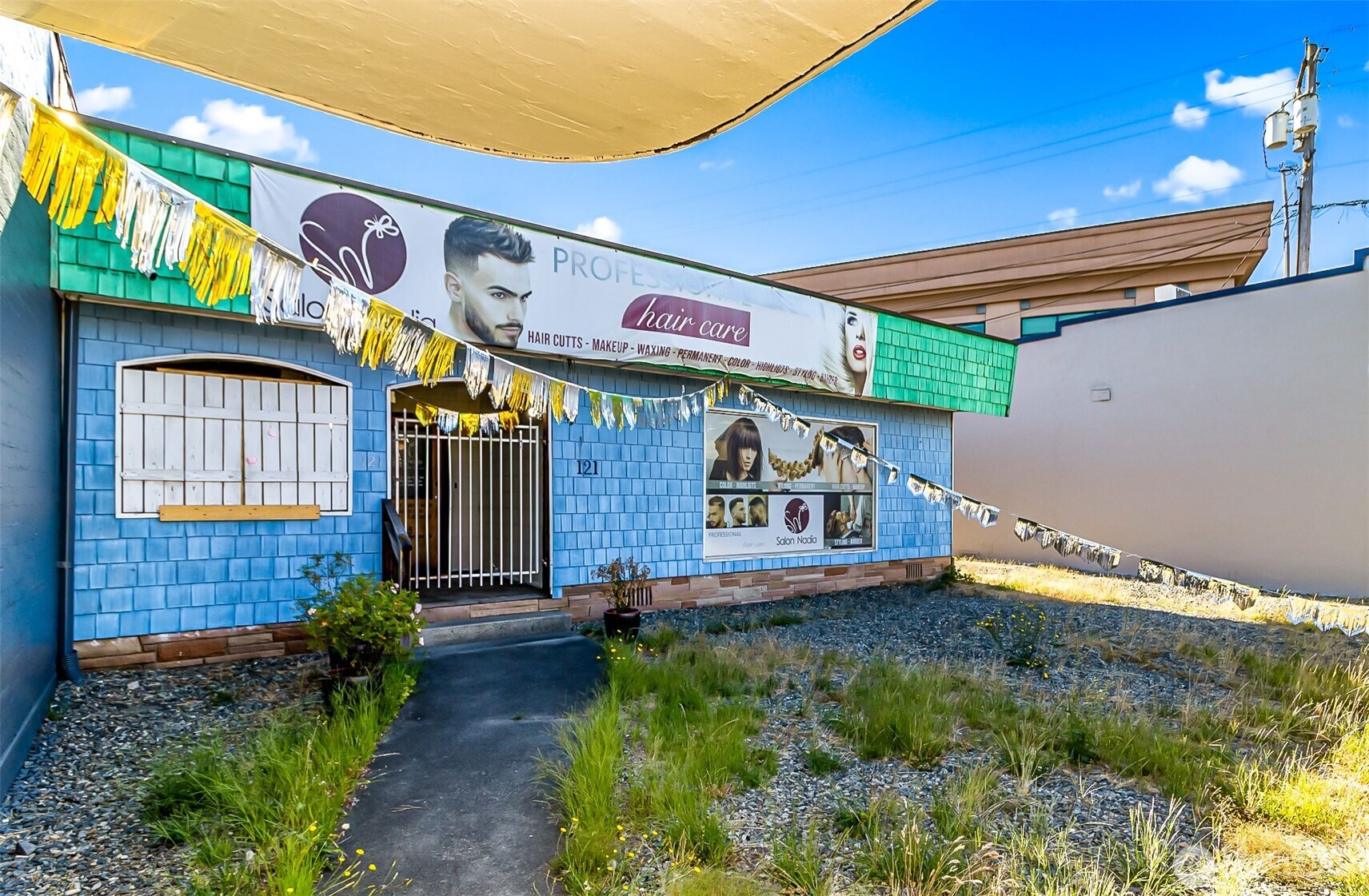 123 N Lewis Street