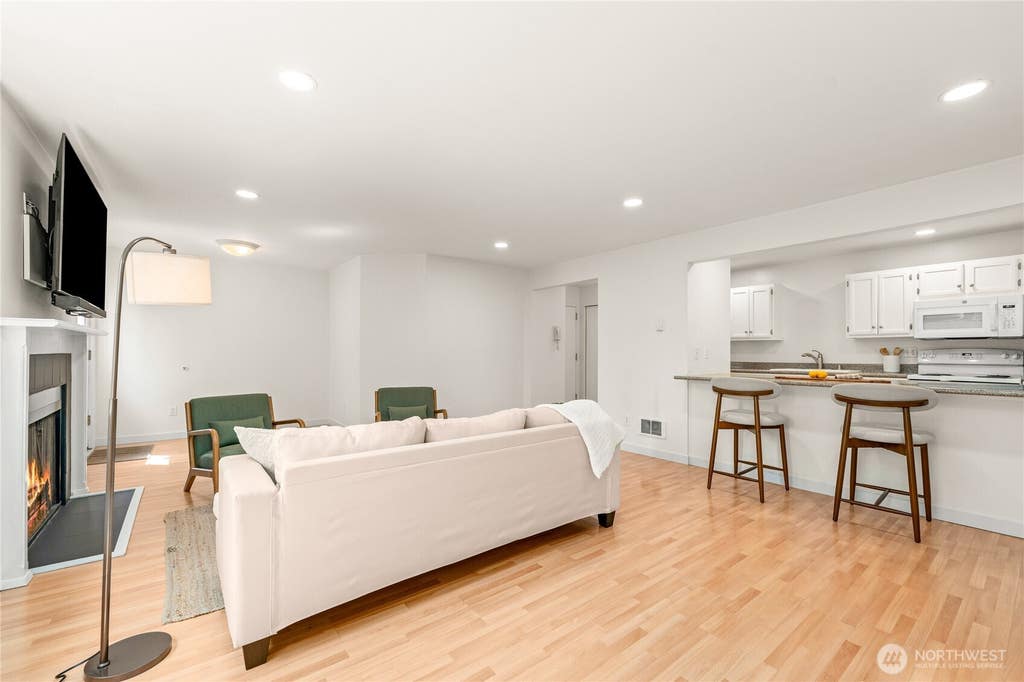 Photo of 555 Prospect Street #1, Seattle, WA 98109 (MLS # 2565734)