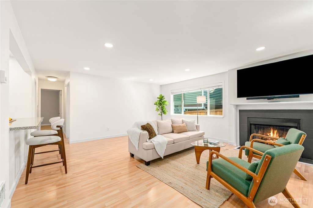 Photo of 555 Prospect Street #1, Seattle, WA 98109 (MLS # 2565734)