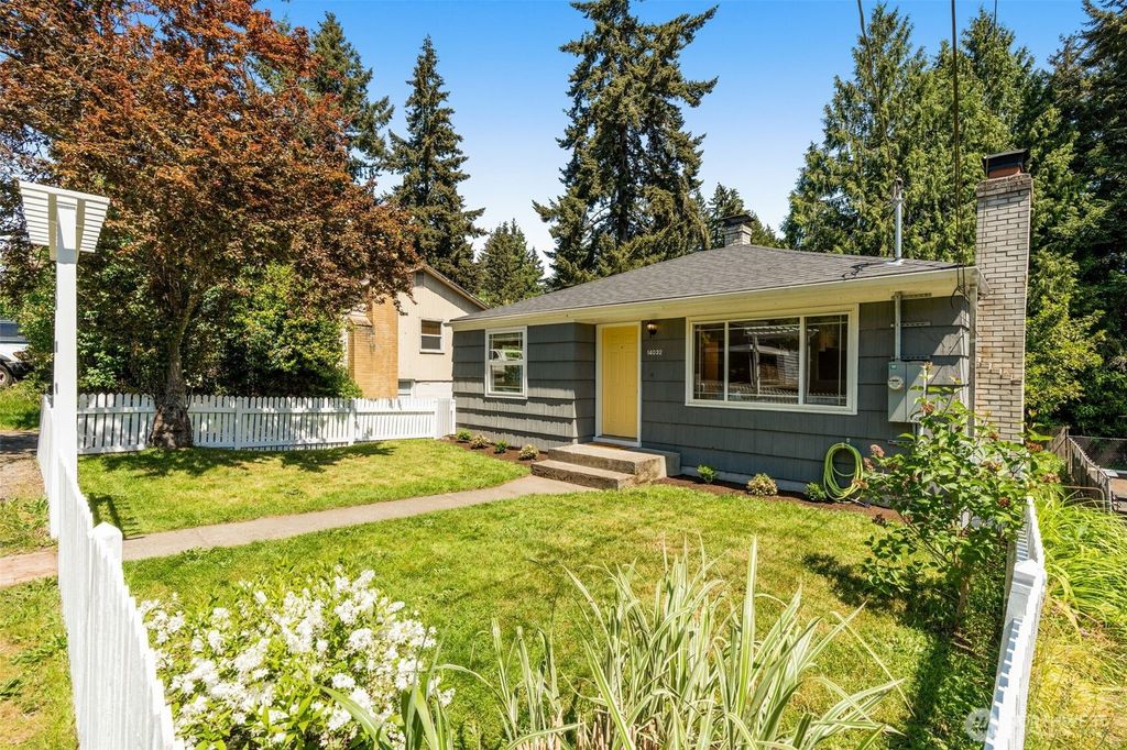 Photo of 14032 Stone Avenue N, Seattle, WA 98133 (MLS # 2522096)