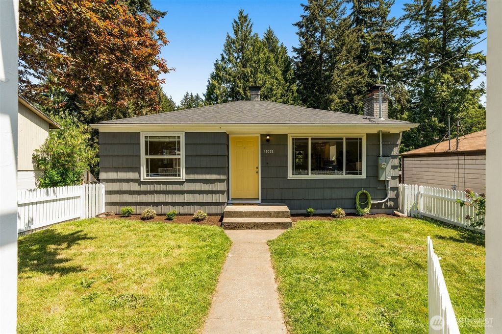 Photo of 14032 Stone Avenue N, Seattle, WA 98133 (MLS # 2522096)