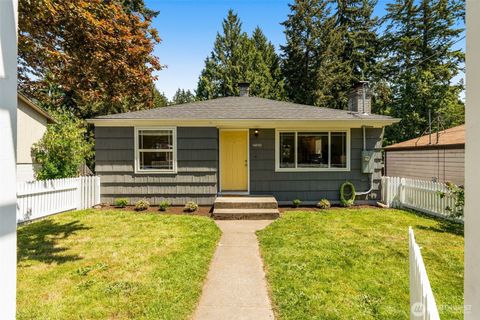 Photo of 14032 Stone Avenue N, Seattle, WA 98133 (MLS # 2522096)