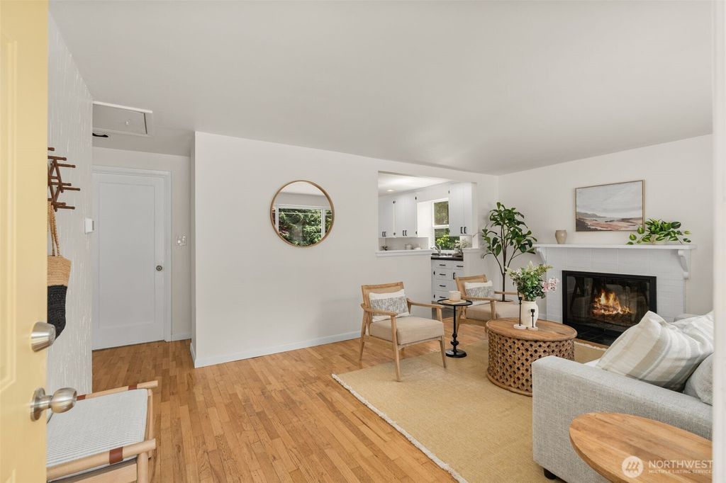 Photo of 14032 Stone Avenue N, Seattle, WA 98133 (MLS # 2522096)