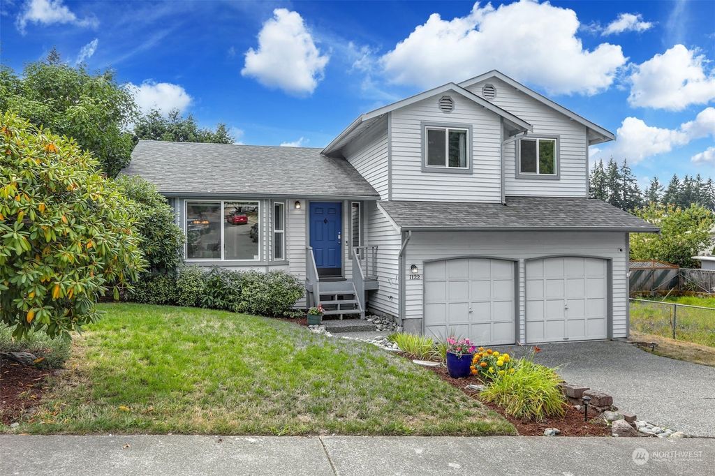 Photo of 1122 214th Place SW, Lynnwood, WA 98036 (MLS # 2147322)