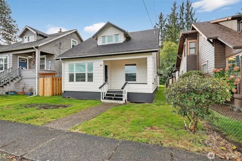 Photo of 819 W Perry Street, Aberdeen, WA 98520 (MLS # 2424643)