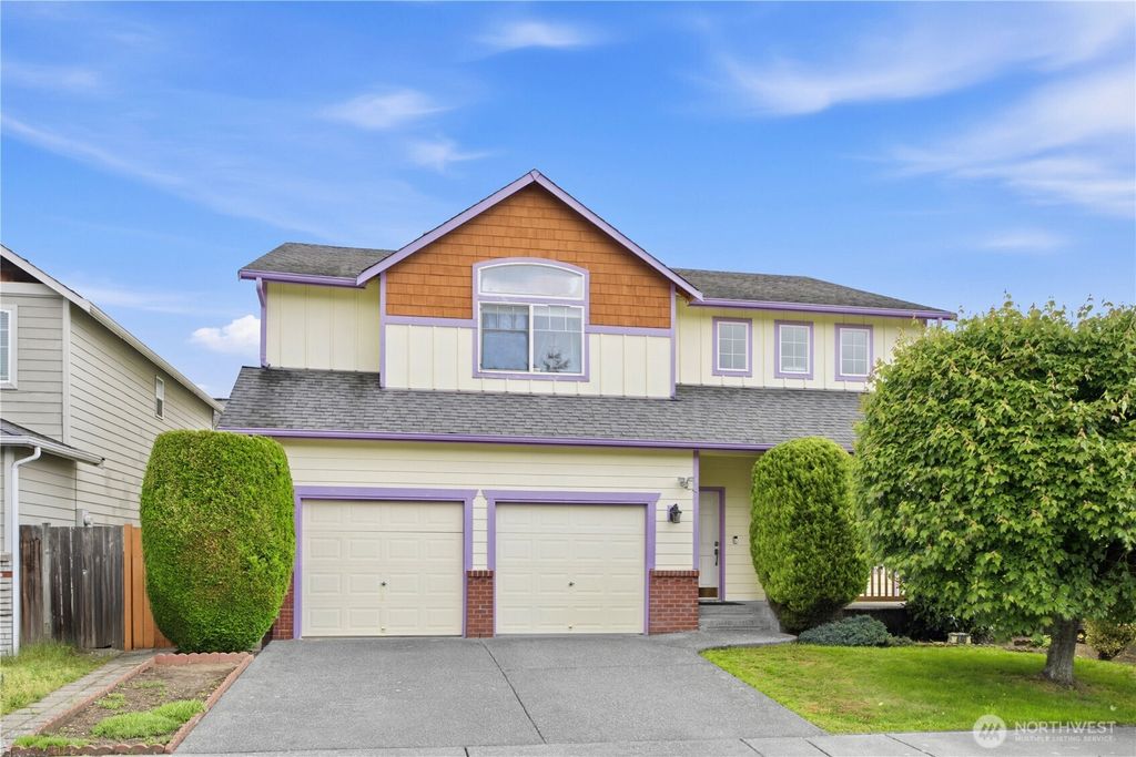 Photo of 460 Ilwaco Avenue NE, Renton, WA 98059 (MLS # 2524912)