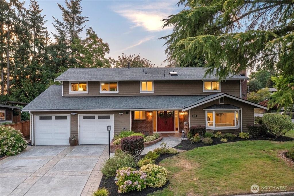 Photo of 12817 NE 144th Way, Kirkland, WA 98034 (MLS # 2425038)