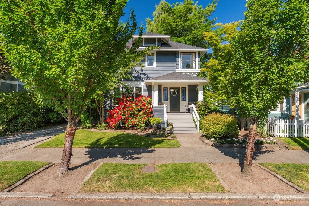 Photo of 1819 Warren Avenue N, Seattle, WA 98109 (MLS # 2075141)