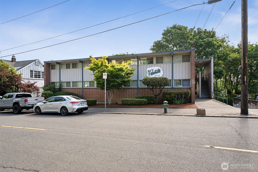 Photo of 4704 22nd Avenue NE, Seattle, WA 98105 (MLS # 2406389)