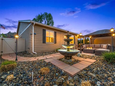 Photo of 628 Craig Avenue, Wenatchee, WA 98801 (MLS # 2507854)