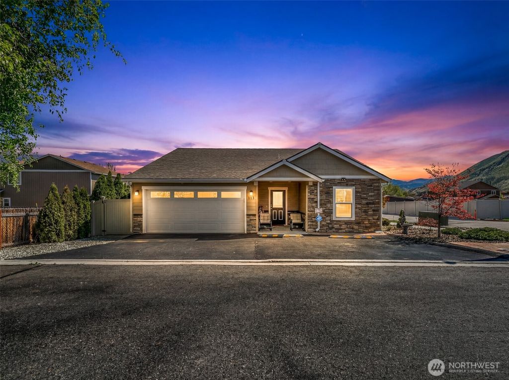 Photo of 628 Craig Avenue, Wenatchee, WA 98801 (MLS # 2507854)