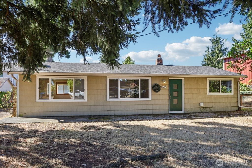 Photo of 1217 NE 184th Street, Shoreline, WA 98155 (MLS # 2425649)