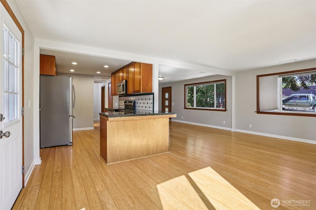 Photo of 1217 NE 184th Street, Shoreline, WA 98155 (MLS # 2425649)